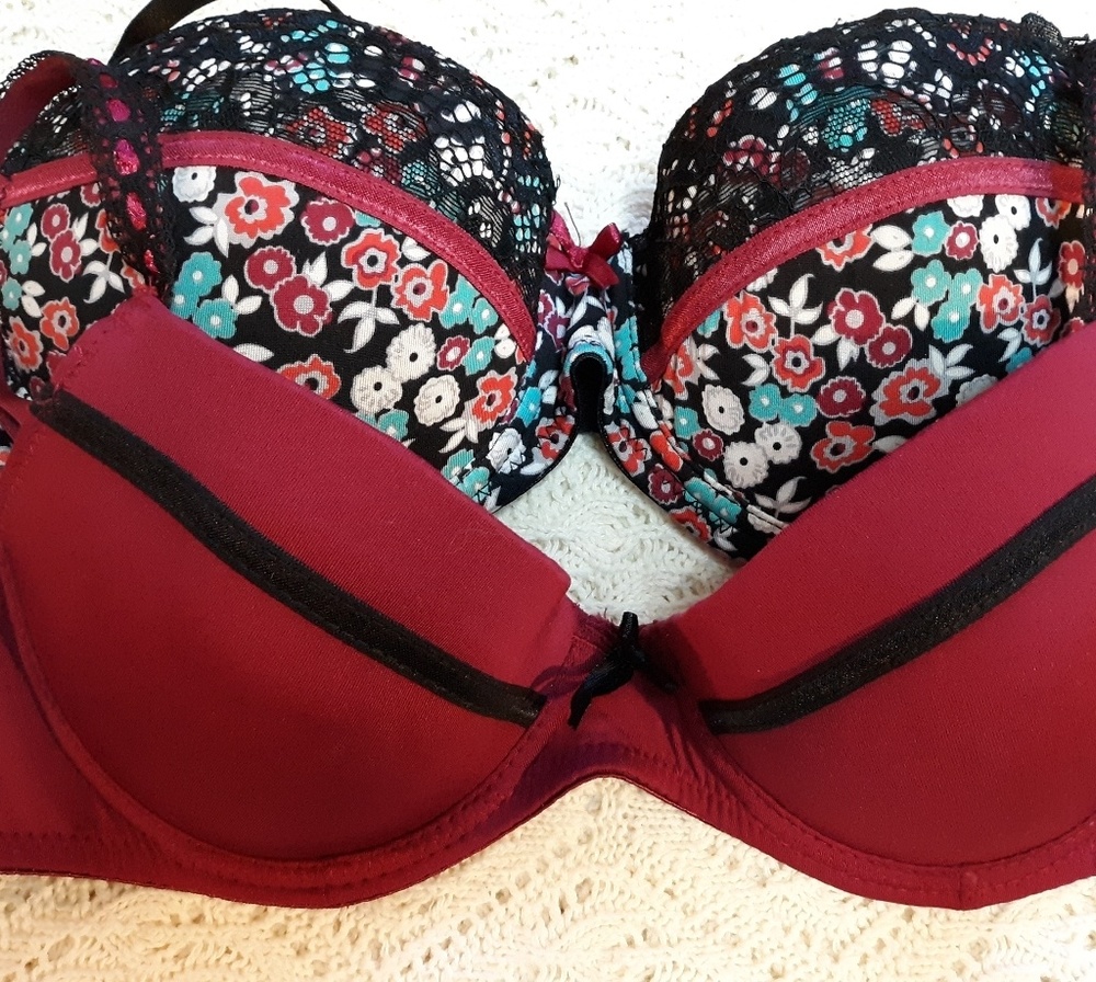 Set of 2 Jezebel bras size 36B